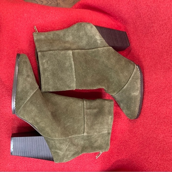 KELSI DAGGER Sz 9.5 Stacked Heel Pointy Toe Zipper Closure Above Ankle Booties - Picture 4 of 11